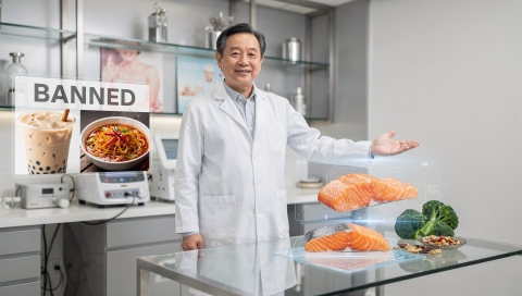 Bác sĩ Trương Lê Đạo tư vấn chế độ ăn cho người da mụn khoa học tại Anh Mỹ Clinic.